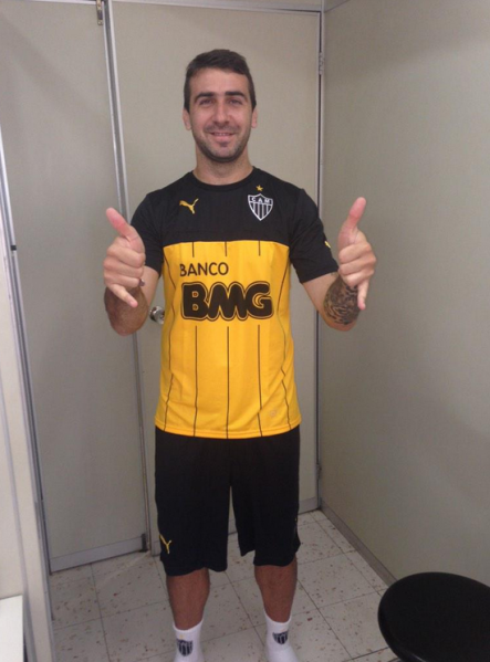 Arquivo:20141222 LucasPratto.png