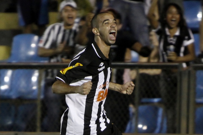 Arquivo:20100814 Tardelli Gol Guarani.jpg